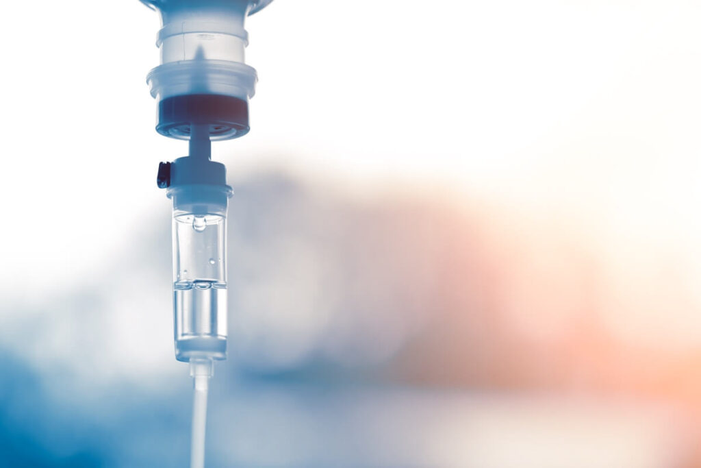 Leczenie uzależnień: wlewy dożylne tylko wsparcie somatyczne; terapia etapowa detoks, psychoterapia CBT, farmakoterapia, czasem esperal.