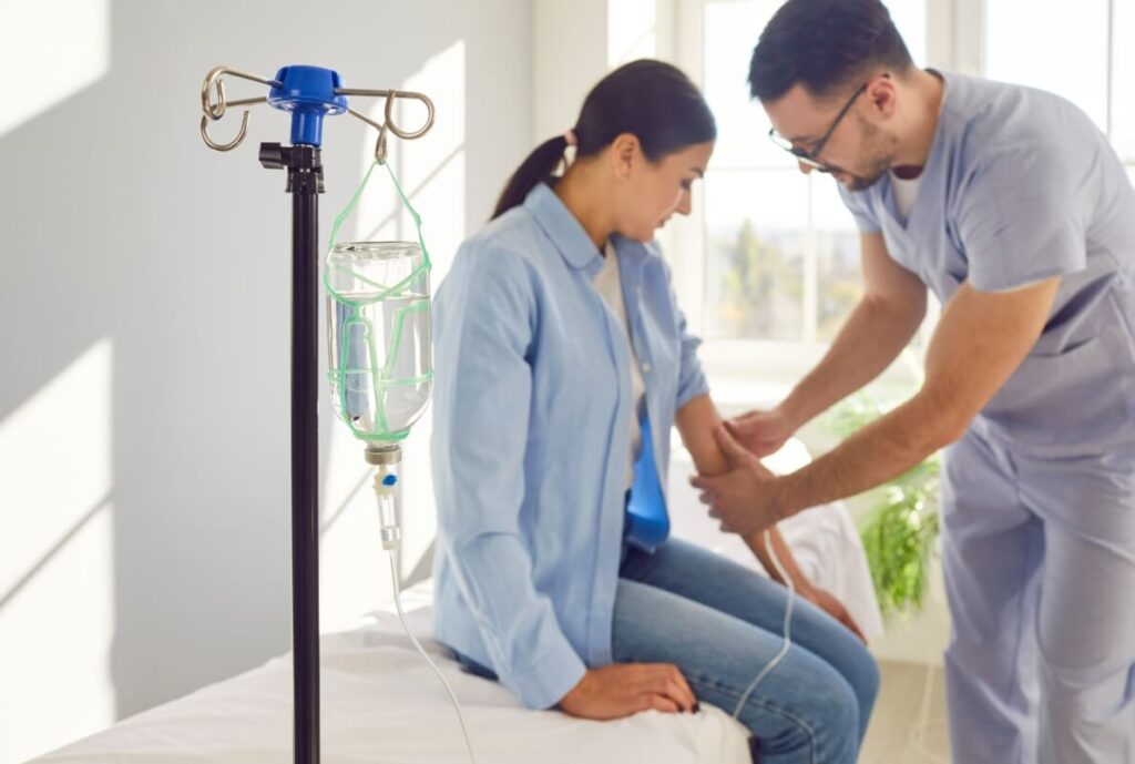 Leczenie uzależnień: kroplówki witaminowe działają doraźnie; skuteczniejsza bywa diagnostyka, detoks, psychoterapia CBT/12 kroków i esperal.